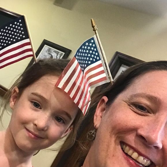 Meet your Posher, Lara - Picture 1 of 1